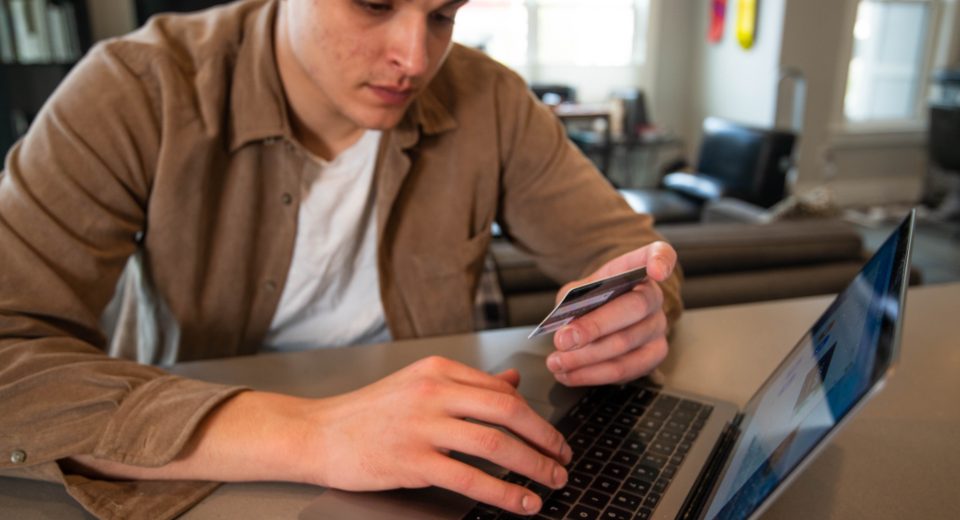 برنامج العضويات والمزايا